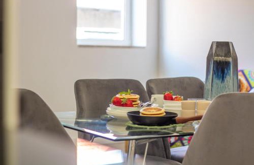 Lapa Apartamento | Quiet Duplex w Patio in Lapa by LovelyStay