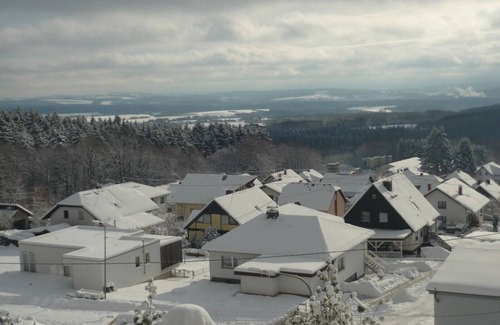 Losheim am See Apartamento | Borde tranquilo del bosque con un hermoso panorama