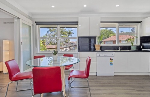 Merrylands Casa | Quiet Elevated Serene Home