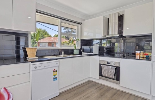 Merrylands Casa | Quiet Elevated Serene Home