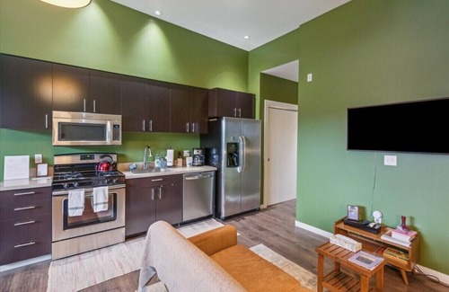 Belmont Hotel | Quiet End-Unit Studio w/ Full Kitchen + Natural Light