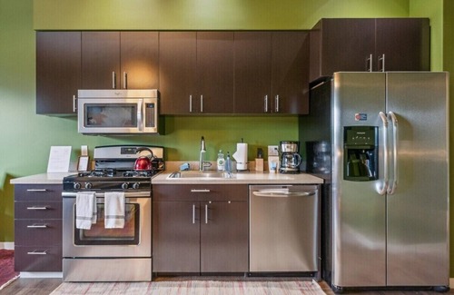 Belmont Hotel | Quiet End-Unit Studio w/ Full Kitchen + Natural Light