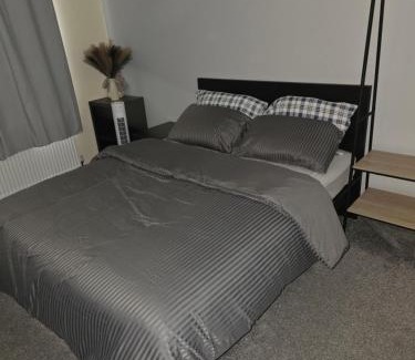 Ridgeway Casa | Quiet Ensuite Room in Rotherham