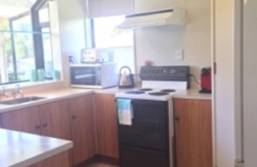 Waihi Beach Casa | Quiet Family Friendly Bach close to all amenities