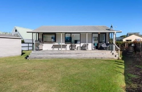 Waihi Beach Casa | Quiet Family Friendly Bach close to all amenities