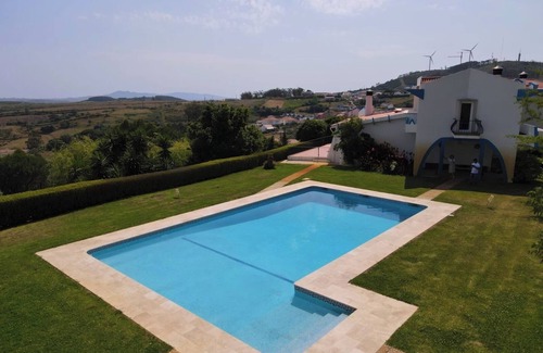 Mafra Casa | Quiet family villa with pool, garden and stunning views