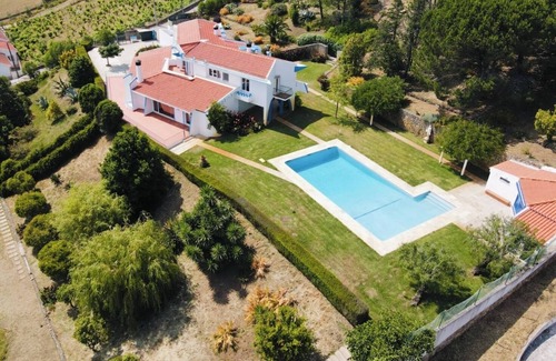 Mafra Casa | Quiet family villa with pool, garden and stunning views
