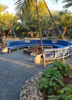 Hatta Otro | Quiet Farm Caravan