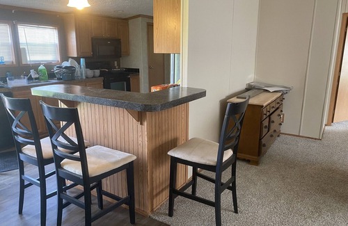 Hatfield Casa | Quiet Farm setting surrounded hundreds of acres of fields. Workers welcome.