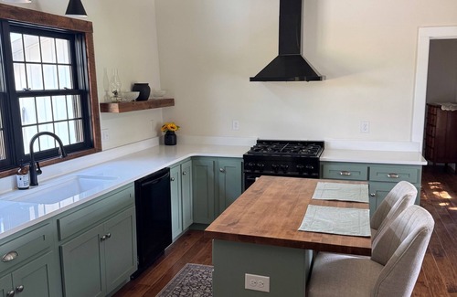 Denton Otro | Quiet Farmhouse on 4 acres, 2 Bedroom, close to town, Denton MD