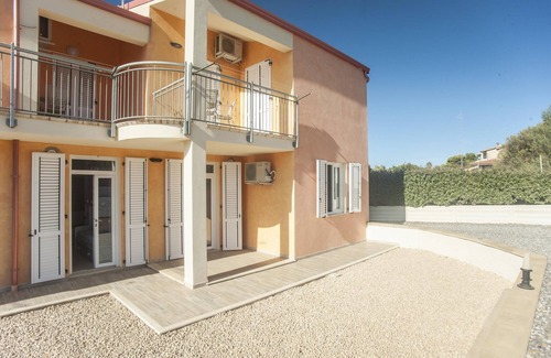 Sant'Anna Arresi Apartamento | Piso tranquilo "Appartamento 2" con vistas a la montaña, terraza, jardín y aire acondicionado