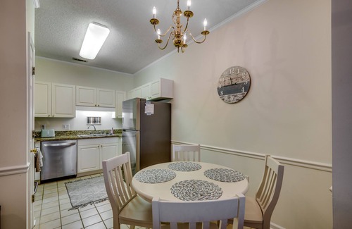 Vaught Condominio | Quiet, Gated Community filled with Amenities and close to the Beach!