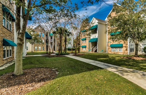 Vaught Condominio | Quiet, Gated Community filled with Amenities and close to the Beach!