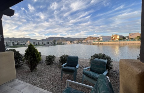 Foothills Condominio | Quiet gated community Lakefront - 2 beds, 2 baths.