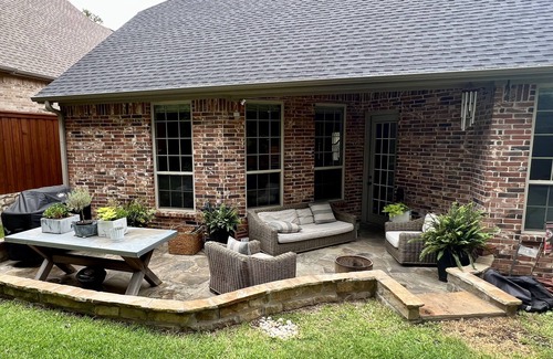 Westlake Casa | Quiet gated villa, close to major employers & many dining options.