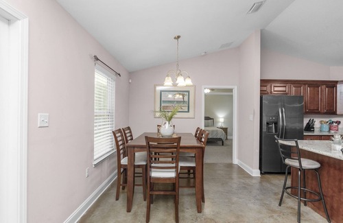Florida Panhandle Casa | Quiet Getaway-4 Bed/Pet Friendly/Close to Beaches