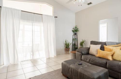 Nichols Casa | Quiet Getaway to Tampa & Orlando
