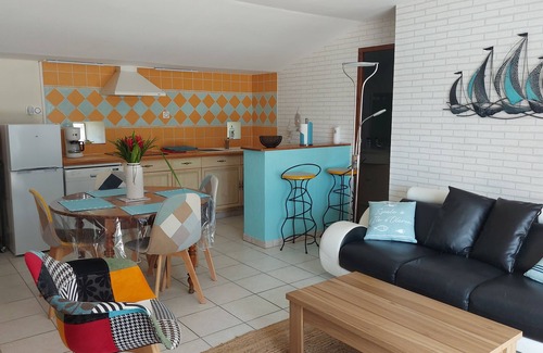 Mauzac Cabaña | Quiet gîte on 2 ha property with pond, 10 mins from the ocean