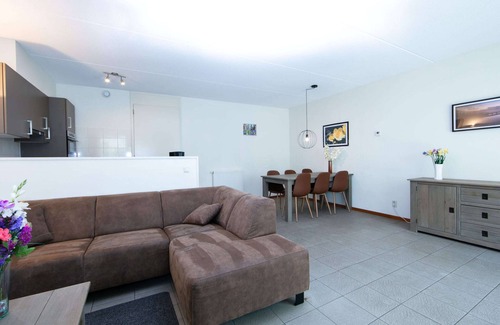 Rheezerveen Casa | Pleasant Holiday Home With Terrace