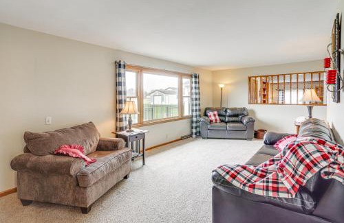 New Haven  Huron County Casa | Quiet Greenwich Home with Pool and Screened Porch!