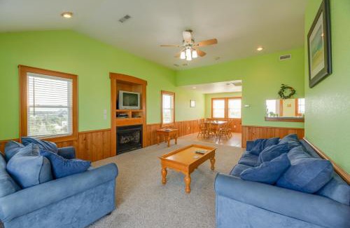Hatteras Apartamento | Quiet Hatteras Duplex with Decks about 1 Mile to Beach