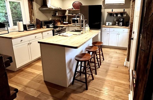 Gaylordsville Casa | Quiet Historic Retreat
