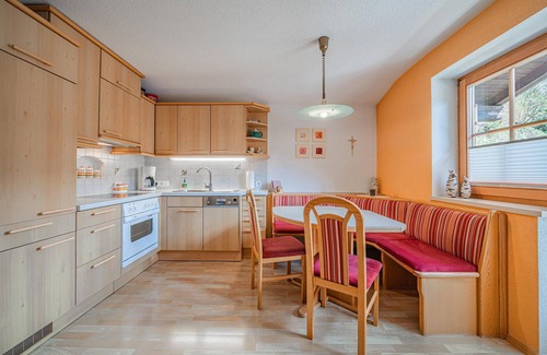 Bramberg am Wildkogel Apartamento | Quiet holiday home with large terrace and bath