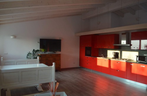 Malcesine Apartamento | Vacaciones tranquilas, en una zona rodeada de vegetación, a tiro de piedra del centro.
