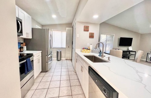 Fairvilla Casa | Quiet Home in Metrowest