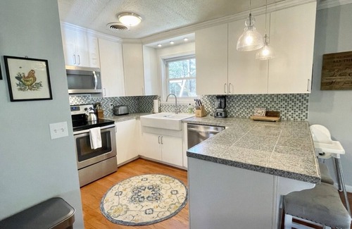Oxford Casa | Quiet Home in the Woods, Minutes to Campus with a Gorgeous Back Porch!