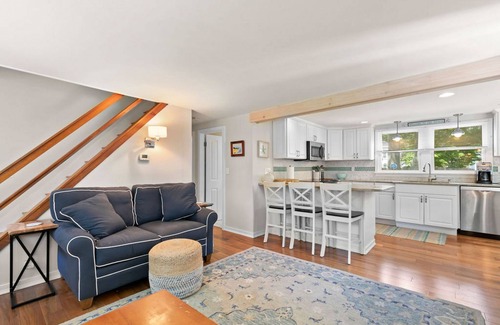 Teaticket Casa | Quiet home near Great Pond with patio, W/D, AC, games, & private yard