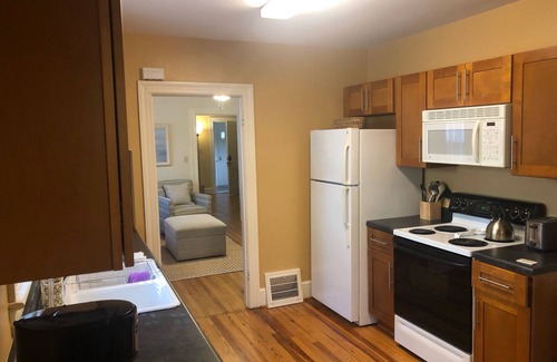 Winston - Salem Apartamento | Quiet, home-style stay in historic Washington Park neighborhood.