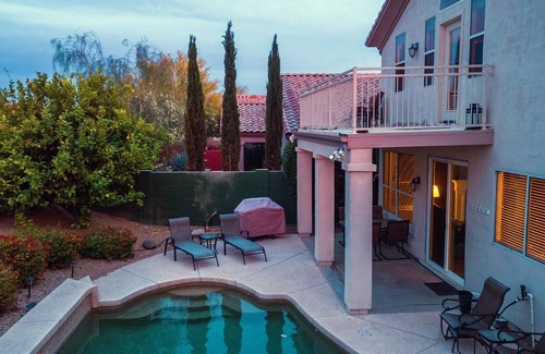 Aztec Corridor Villa | Casa tranquila con vistas a la montaña y piscina 4BD / 3BTH en el barrio de la familia - Plazas 12