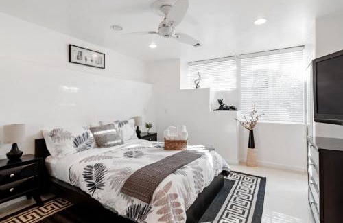 Studio City Casa | Quiet Home with Spectacular Scenic Mountain Views near Universal Studios Hollywood