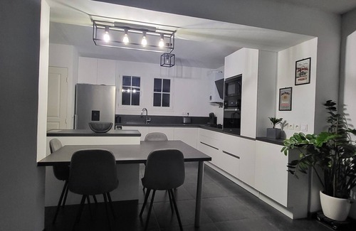 La Bouverie Casa | Quiet house with pool, close to beaches and shops.