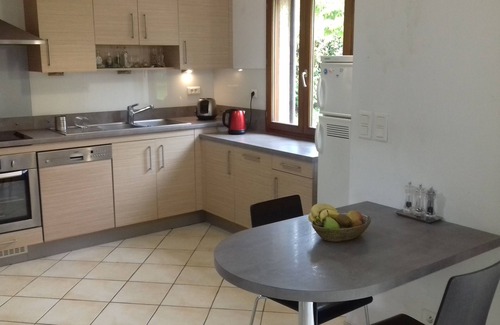 Chaparon Casa | Quiet house 5 minutes from Lake Annecy! Large garden with badminton court.