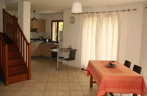 Chaparon Casa | Quiet house 5 minutes from Lake Annecy! Large garden with badminton court.