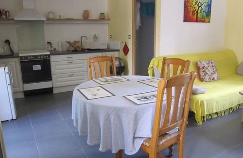 Beyssac Casa | Casa tranquila, rutas de senderismo, piscina, relajación