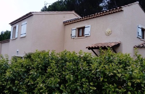 Manosque Villa | Quiet house with garden and pool