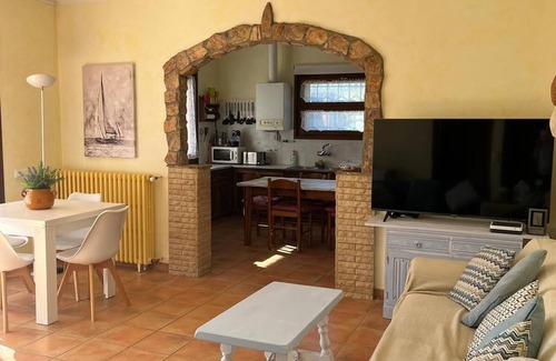 Calonge Casa | Casa tranquila con amplio jardín cerca de la playa ideal para familias.