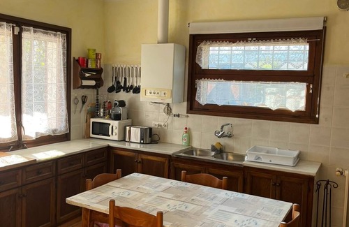 Calonge Casa | Casa tranquila con amplio jardín cerca de la playa ideal para familias.
