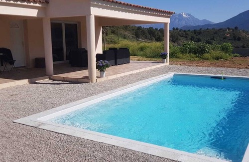 Peri Casa | Quiet house with pool between sea and mountains in the middle of the corsican maquis