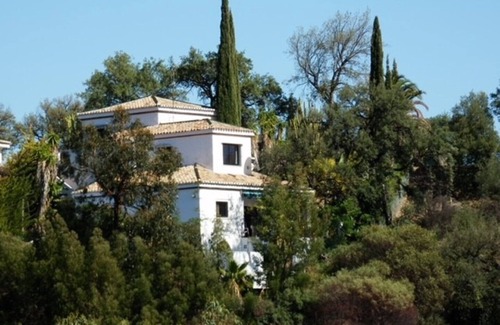 Nueva Milla de Oro Villa | Quiet Idyllic Villa in the hills behind the coast .