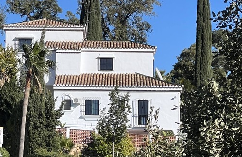 Nueva Milla de Oro Villa | Quiet Idyllic Villa in the hills behind the coast .