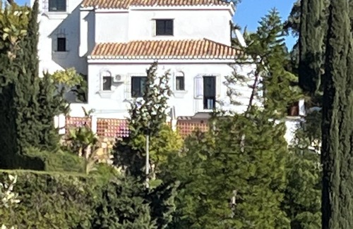 Nueva Milla de Oro Villa | Quiet Idyllic Villa in the hills behind the coast .