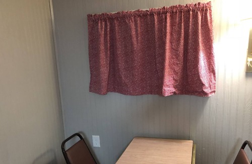 Canistota Apartamento | Estudio silencioso de la cocina a pocos minutos del lago Vermilion y cerca de la I-90. (Estudio # 1)
