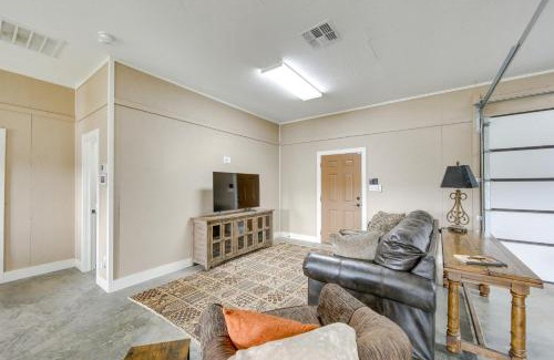 Gladewater Casa | Quiet Lake Gladewater Getaway with Dock and Kayaks!