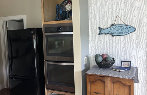 Twin Lake Cabaña | Quiet lake house on private all-sports Clear Lake, perfect for families.