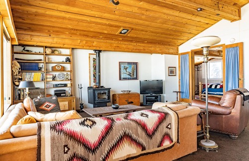 Division No. 11 Cabina | Quiet Lakefront Cabin with Huge Windows