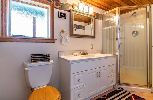 Division No. 11 Cabina | Quiet Lakefront Cabin with Huge Windows